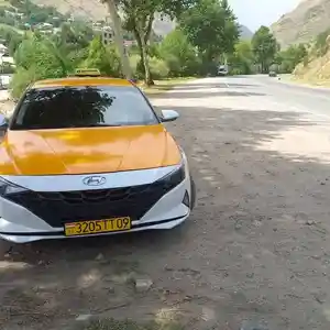 Hyundai Elantra, 2022