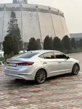 Hyundai Elantra, 2017-3