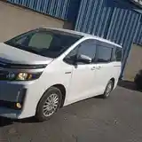 Toyota Voxy, 2014-8