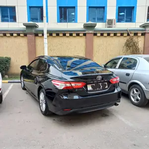 Toyota Camry, 2018