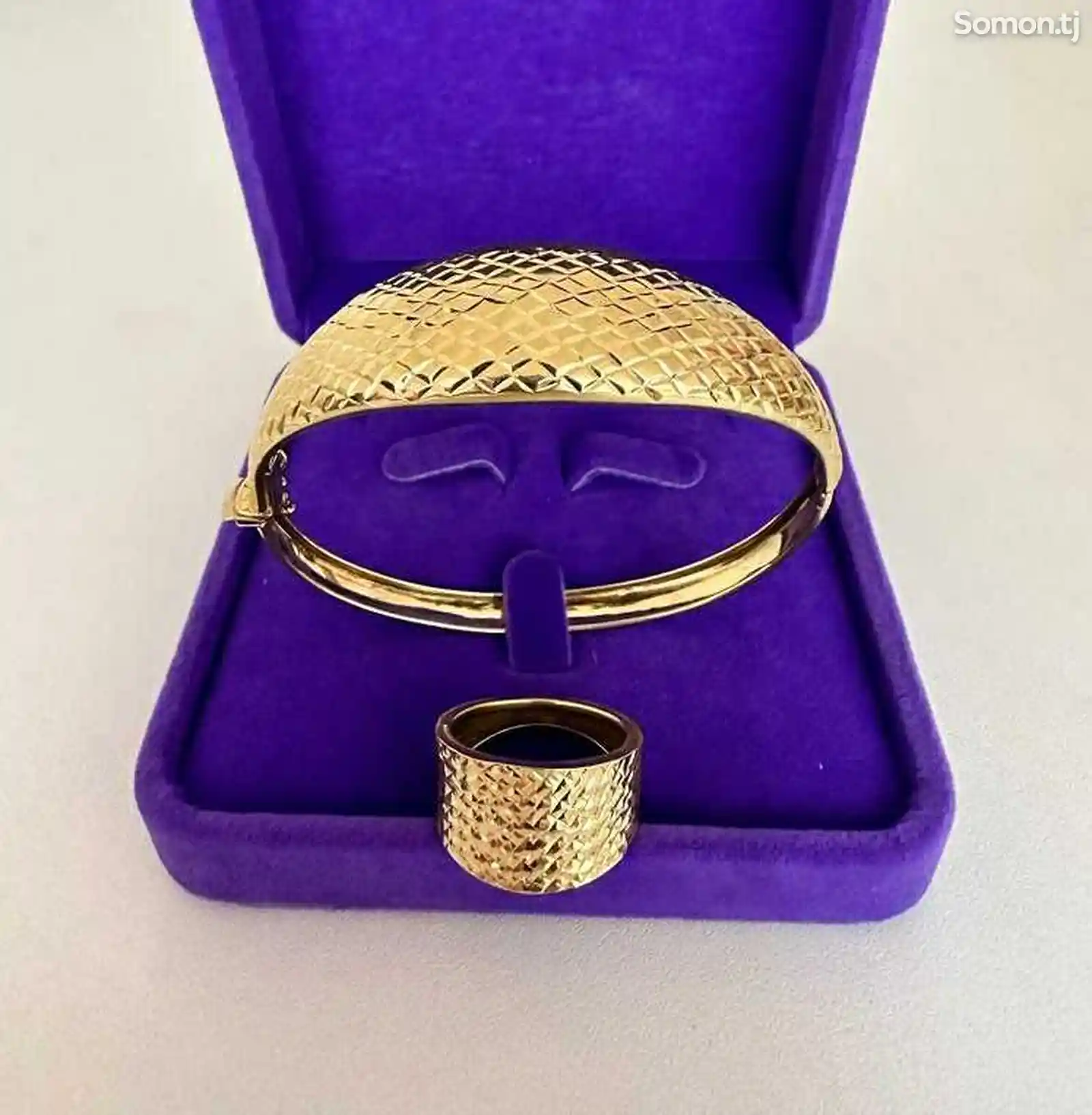 Золотой браслет с кольцом