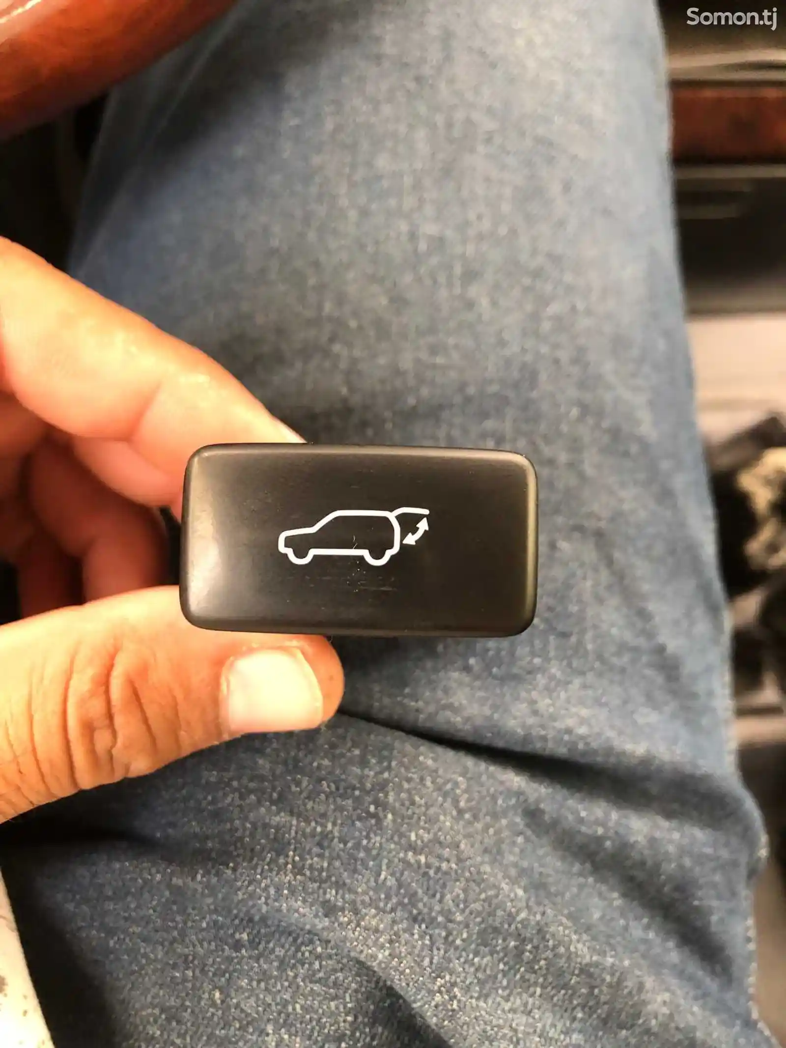 Кнопка от багажника Lexus RX-1