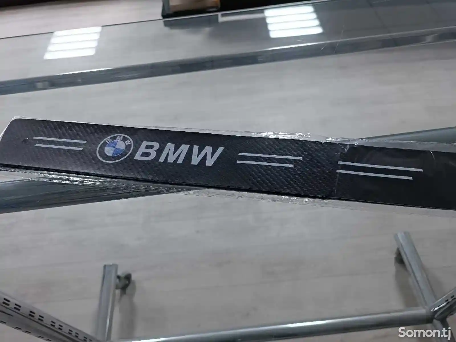 Защитные наклейки на пороги BMW-2
