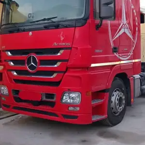 Тягач Mercedes-Benz Actros