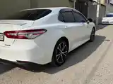 Toyota Camry, 2020-3