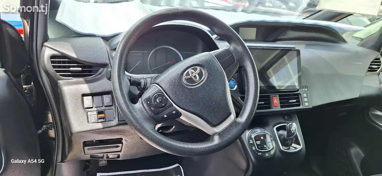 Toyota Voxy, 2014-7