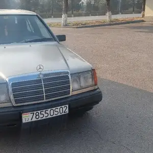 Mercedes-Benz W124, 1989