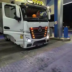 Контейнеровоз Mercedes-Benz Actros, 2013