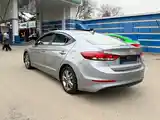 Hyundai Elantra, 2017-6