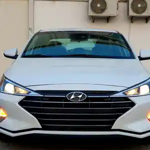 Hyundai Elantra, 2019