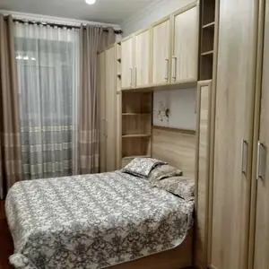 2-комн. квартира, 12 этаж, 72м², Парламент