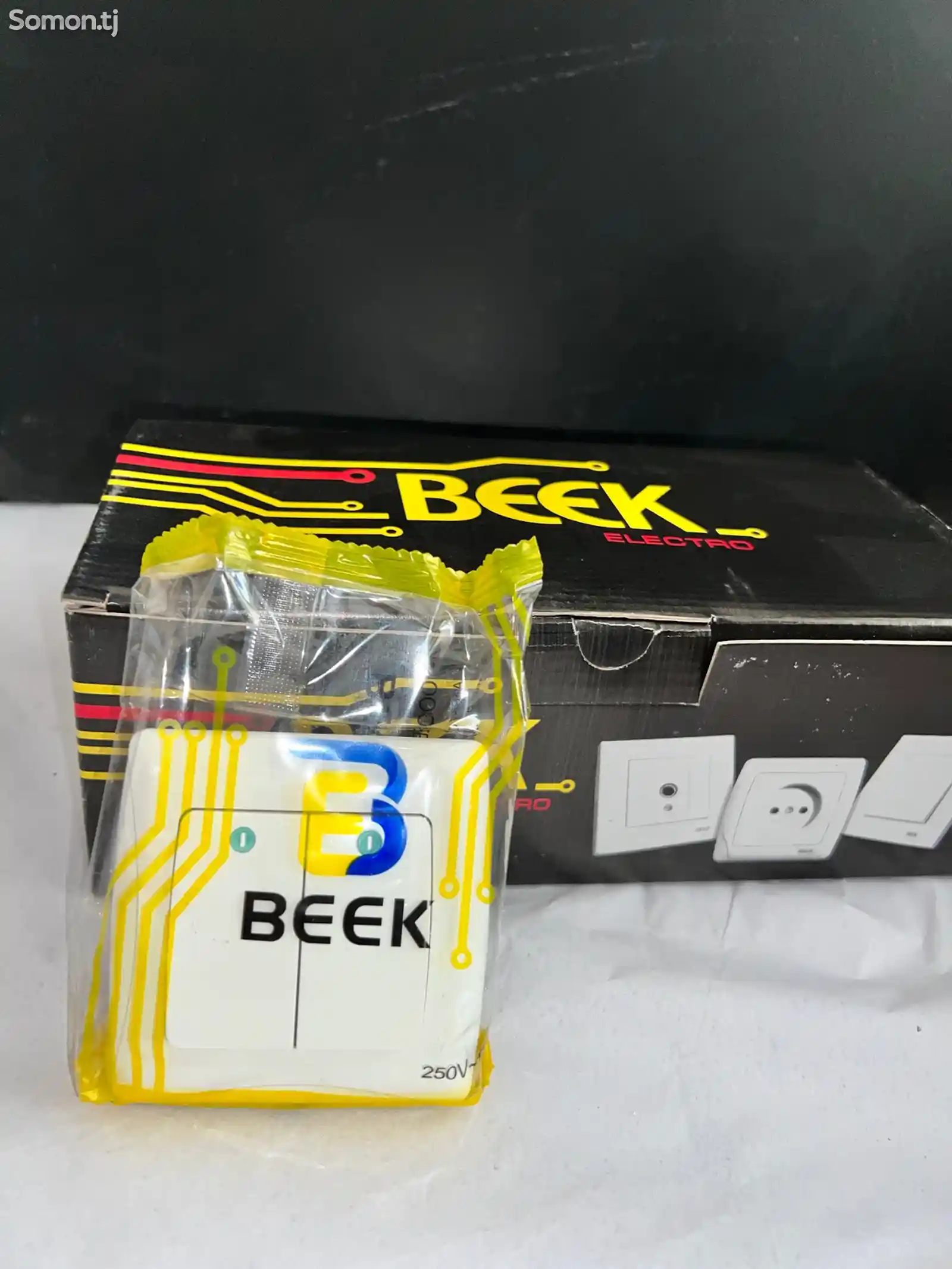 Выключатель BEEK двухклавишный-1