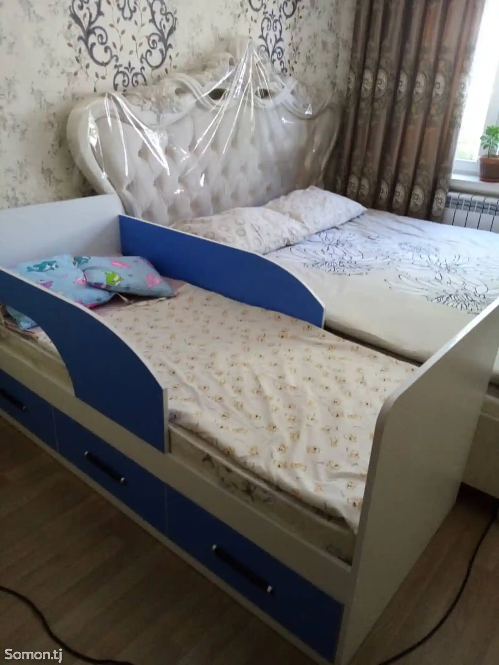 Спальный гарнитур с детской кроваткой-3