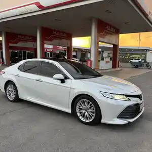 Toyota Camry, 2018