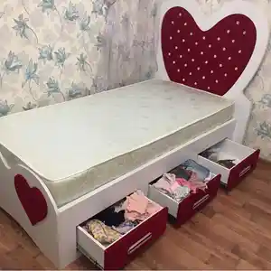 Кровать для девушек
