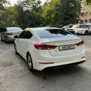 Hyundai Elantra, 2017