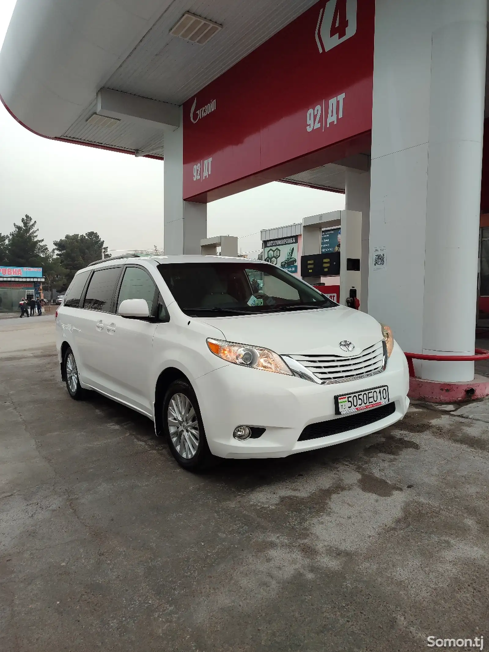 Toyota Sienna, 2011-1