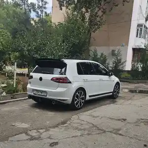 Volkswagen Golf, 2015