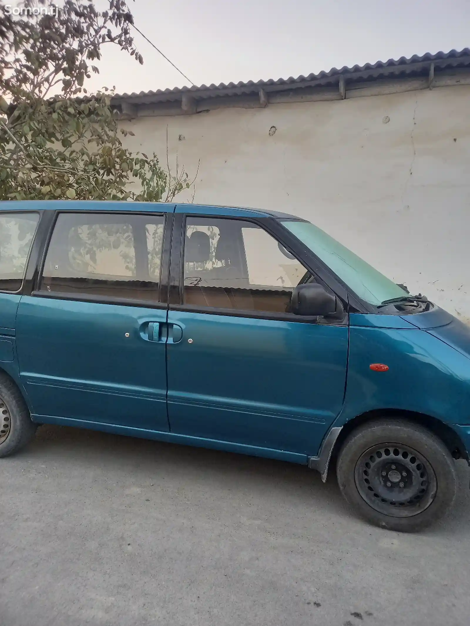 Nissan Serena, 1992-2