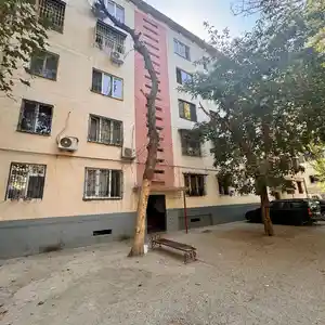 4-комн. квартира, 4 этаж, 85 м², 102мкр