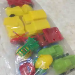 Пластиковые игрушки