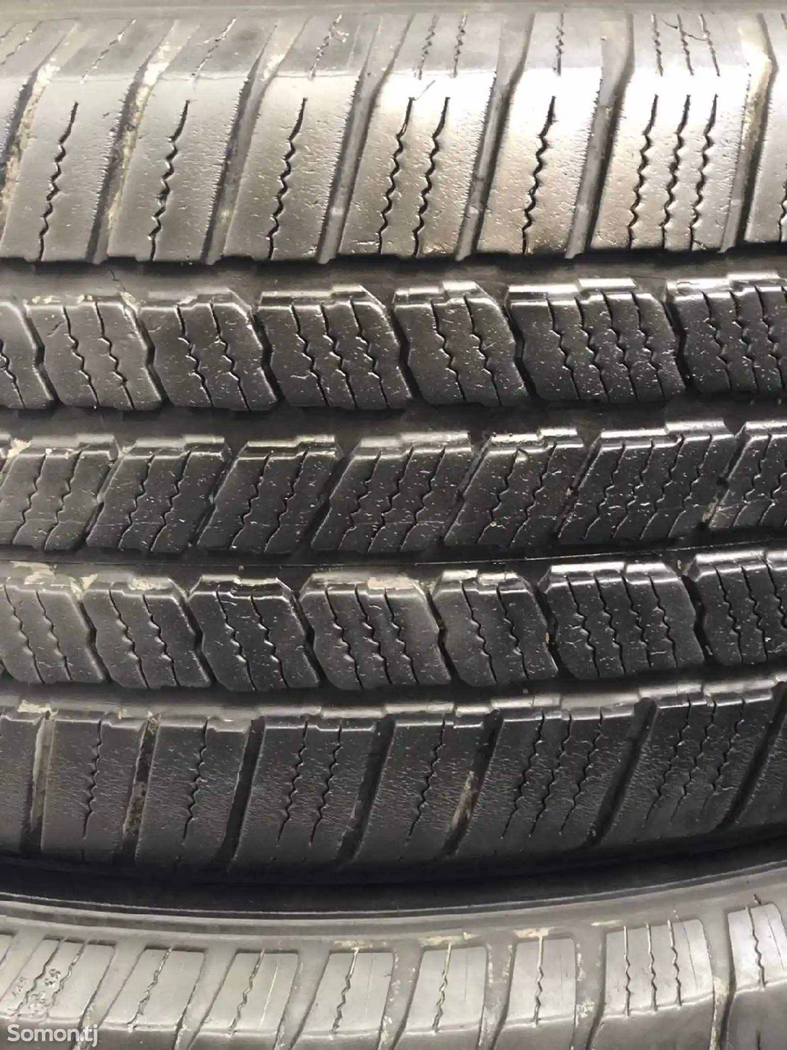 Шины R18 235 60 Michelin-1