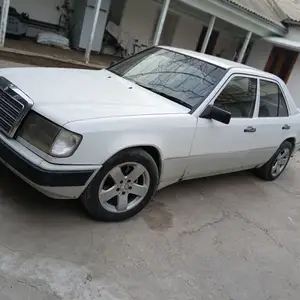 Mercedes-Benz W124, 1990