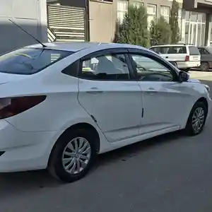 Hyundai Accent, 2015