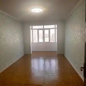 3-комн. квартира, 4 этаж, 70 м², парк И.Сомони