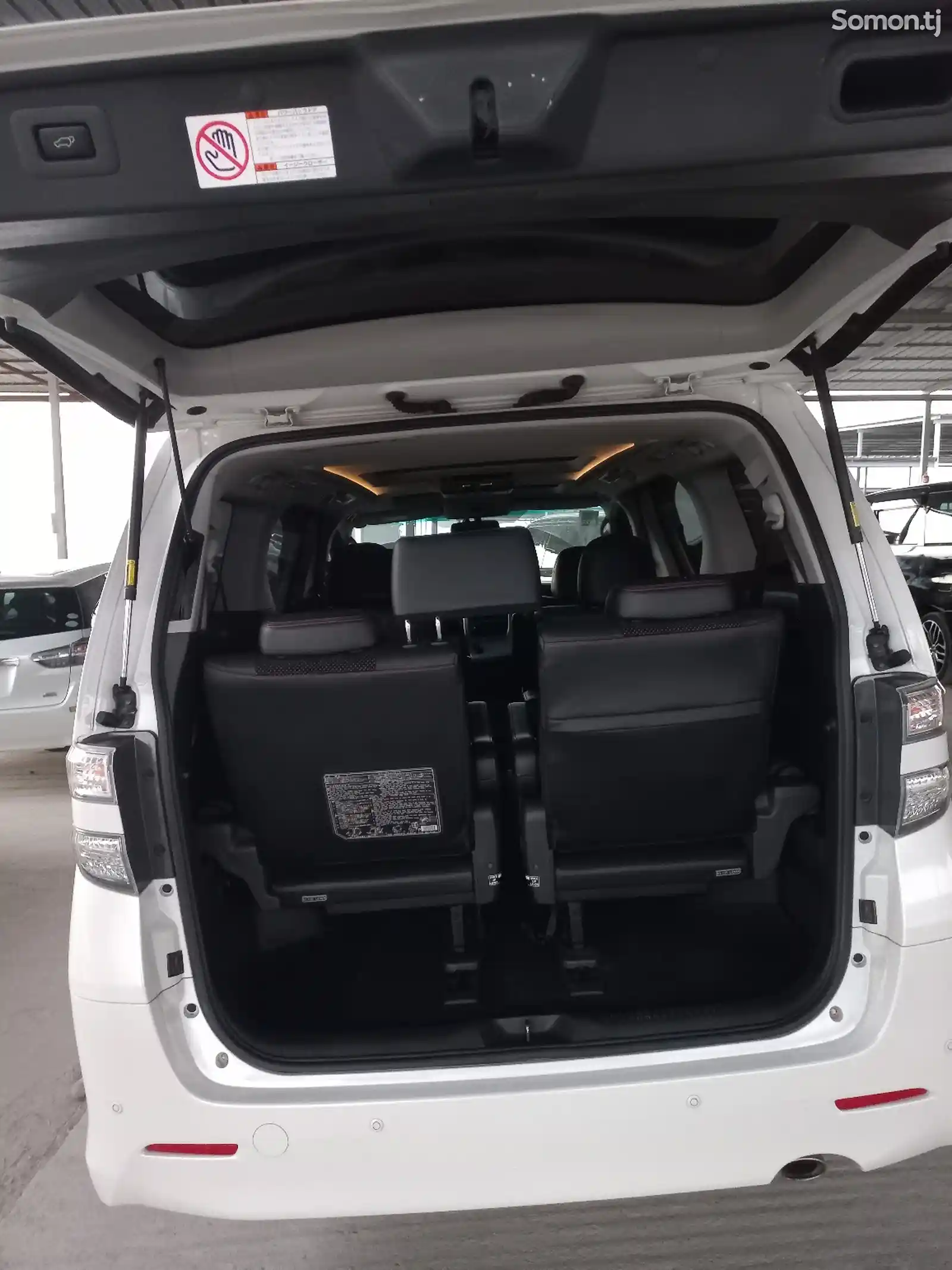 Toyota Vellfire, 2014-10