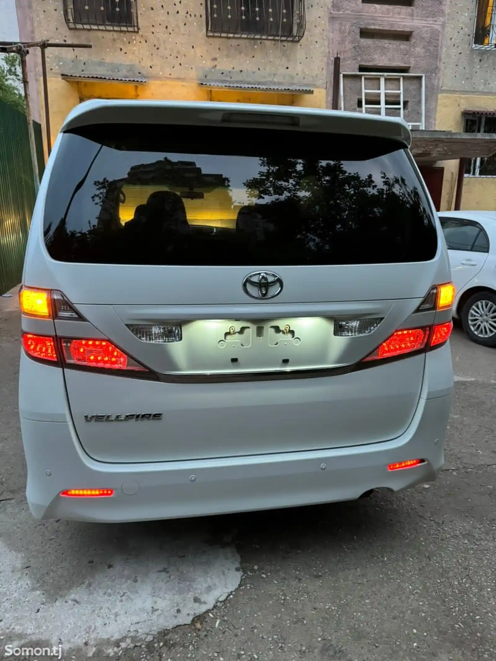 Toyota Vellfire, 2014-3