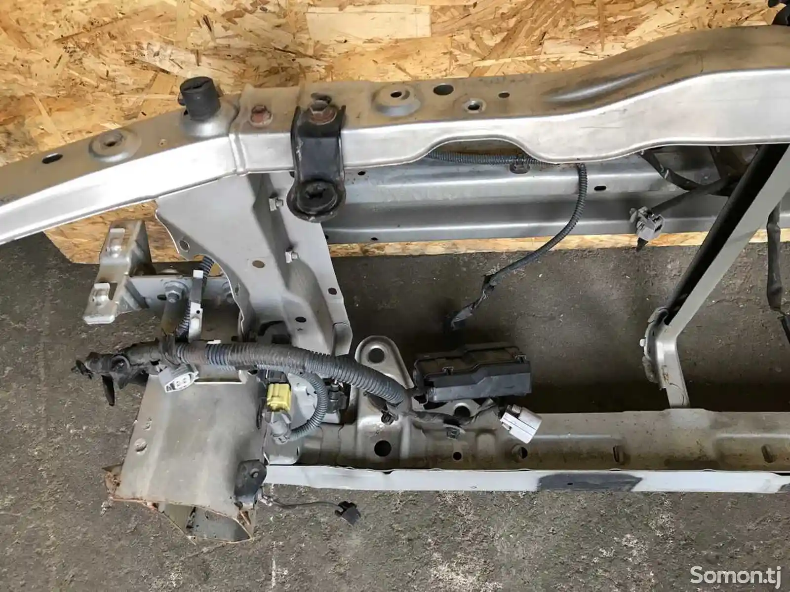 Передняя панель с швеллером от Toyota Avensis-11