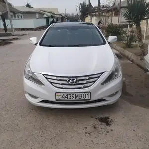 Hyundai Sonata, 2011