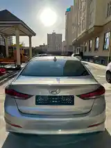 Hyundai Elantra, 2018-7