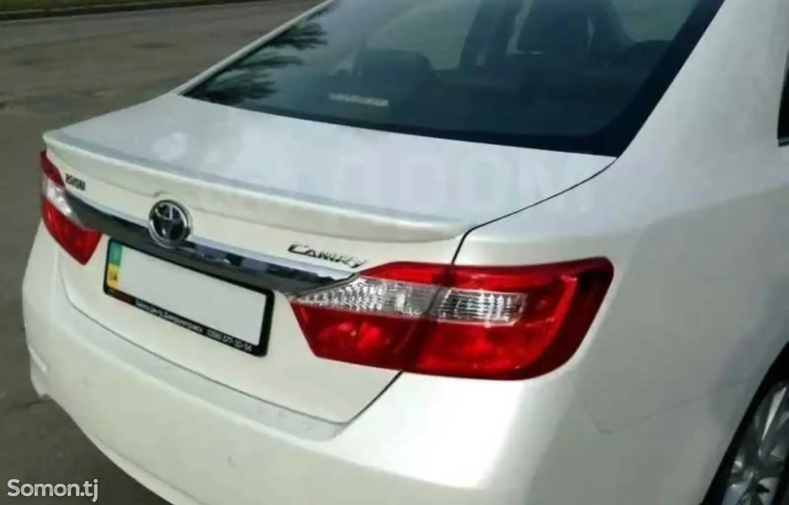 Спойлер на Toyota Camry 4