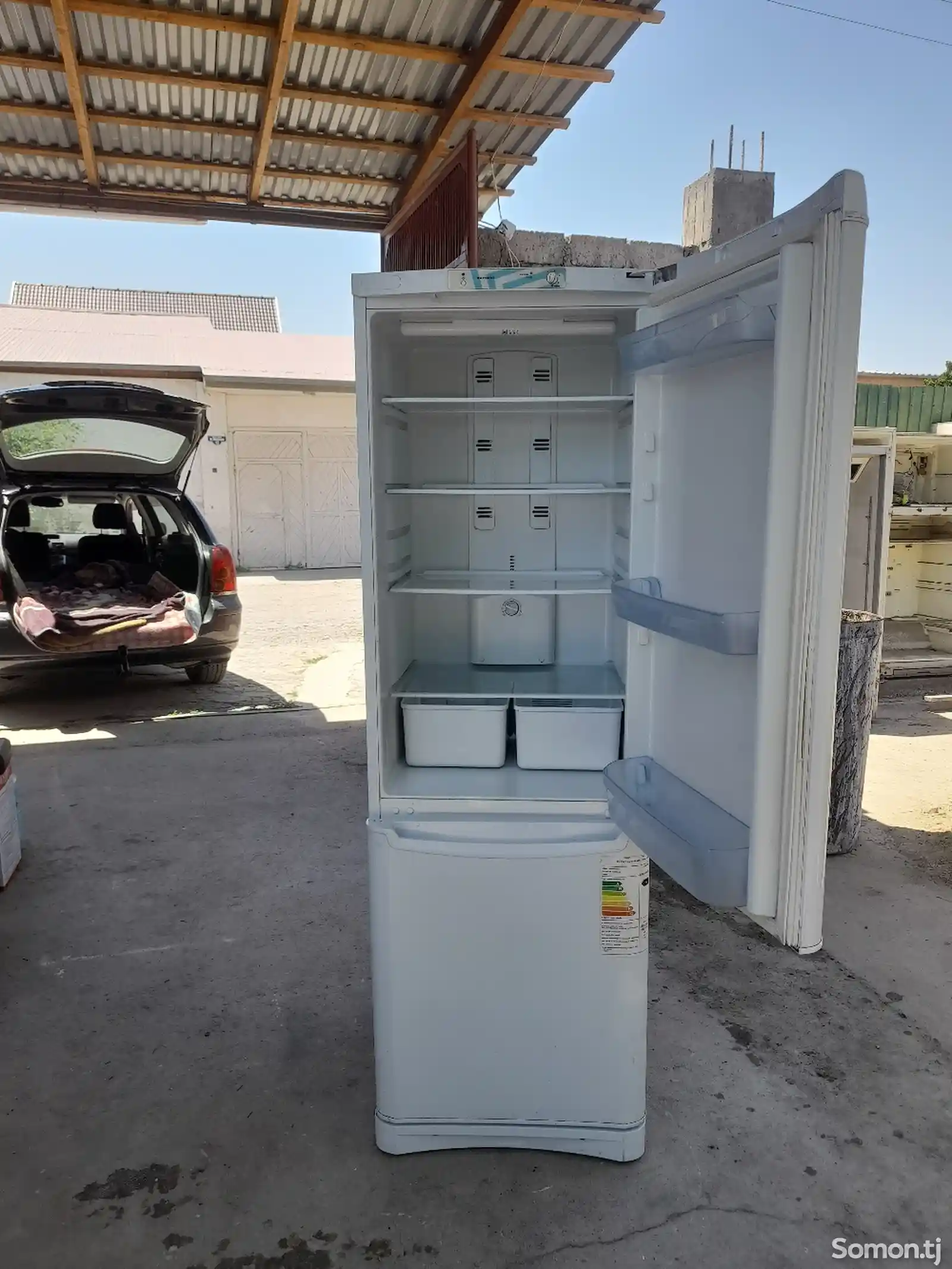 Холодильник Indesit-2