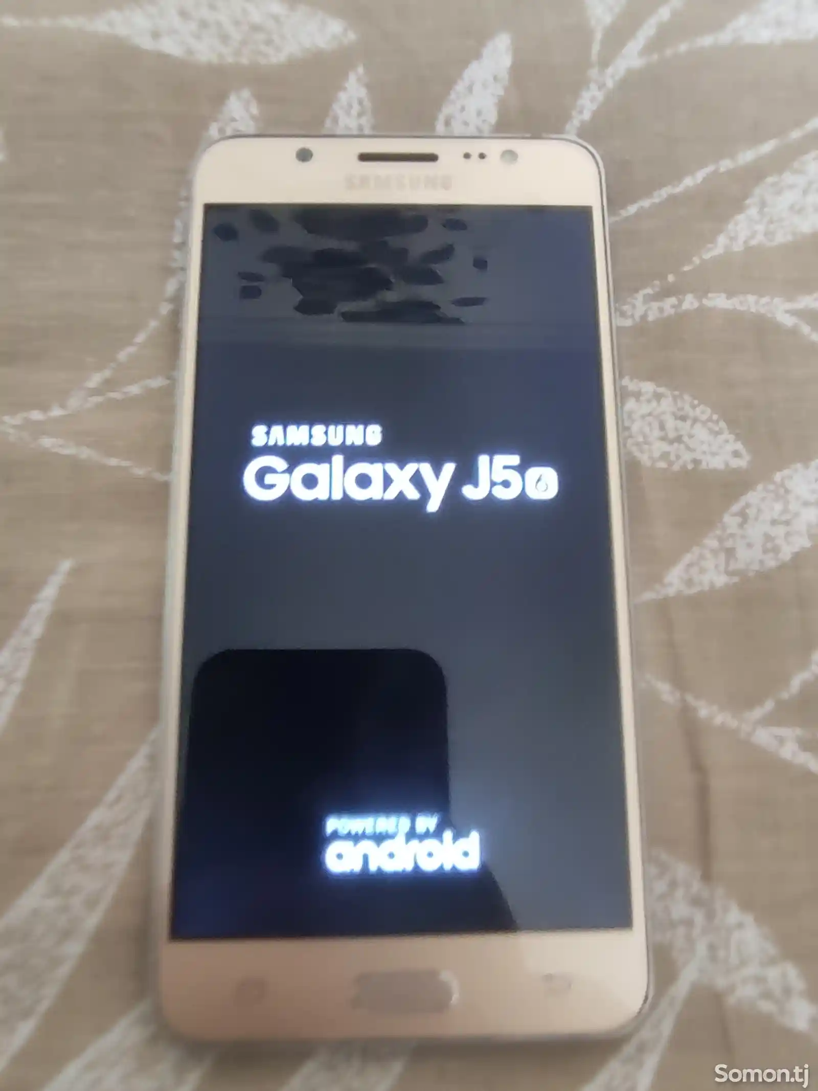 Samsung Galaxy J5 2016-3