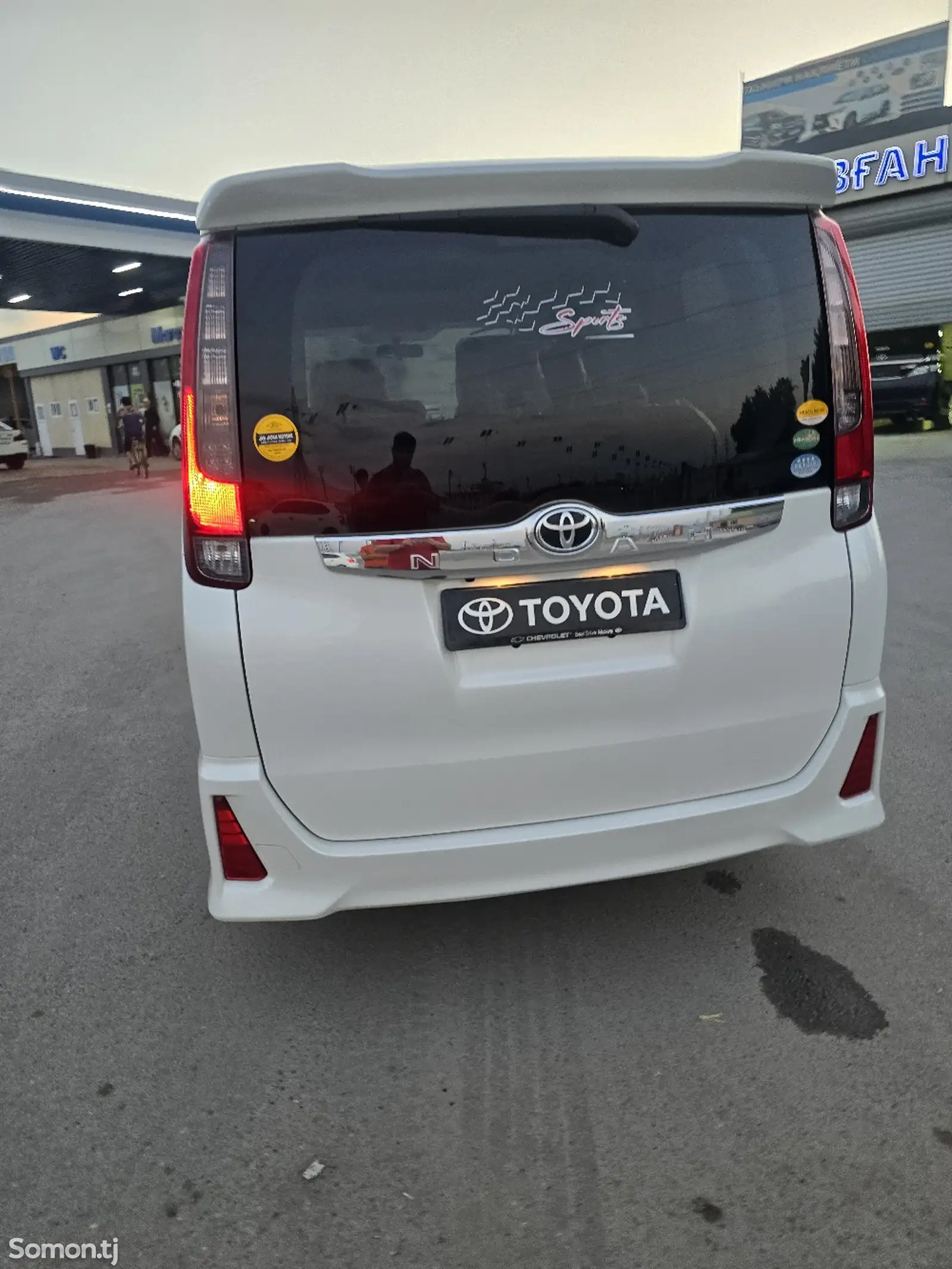 Toyota Voxy, 2014-11