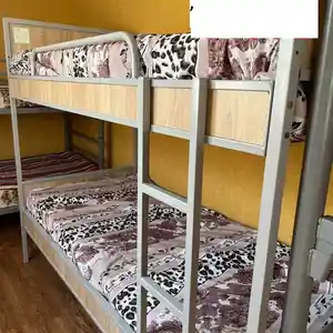 Двухъярусная кровать с матрасом