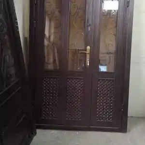 Стеклянная дверь