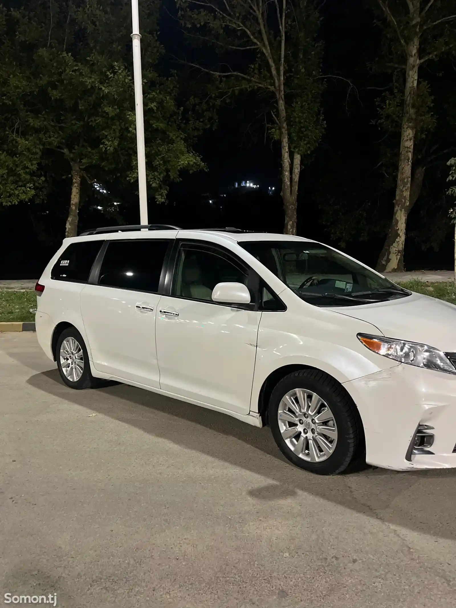 Toyota Sienna, 2011-2