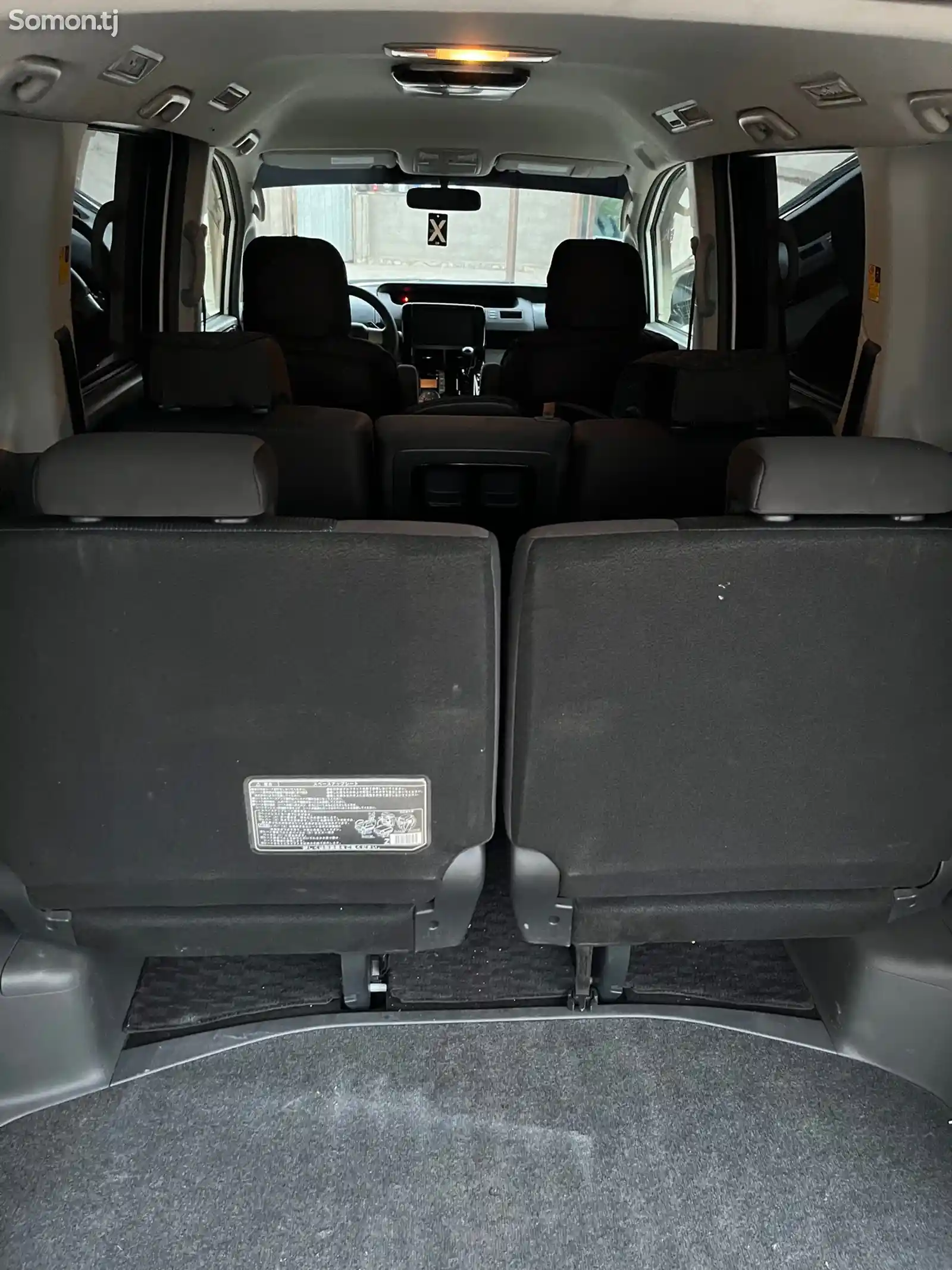 Toyota Voxy, 2010-11