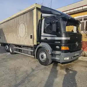 Бортовой грузовик Mercedes Benz Atego 2000