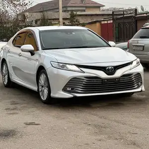 Toyota Camry, 2018