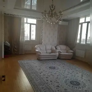 2-комн. квартира, 2 этаж, 76м², дом печати