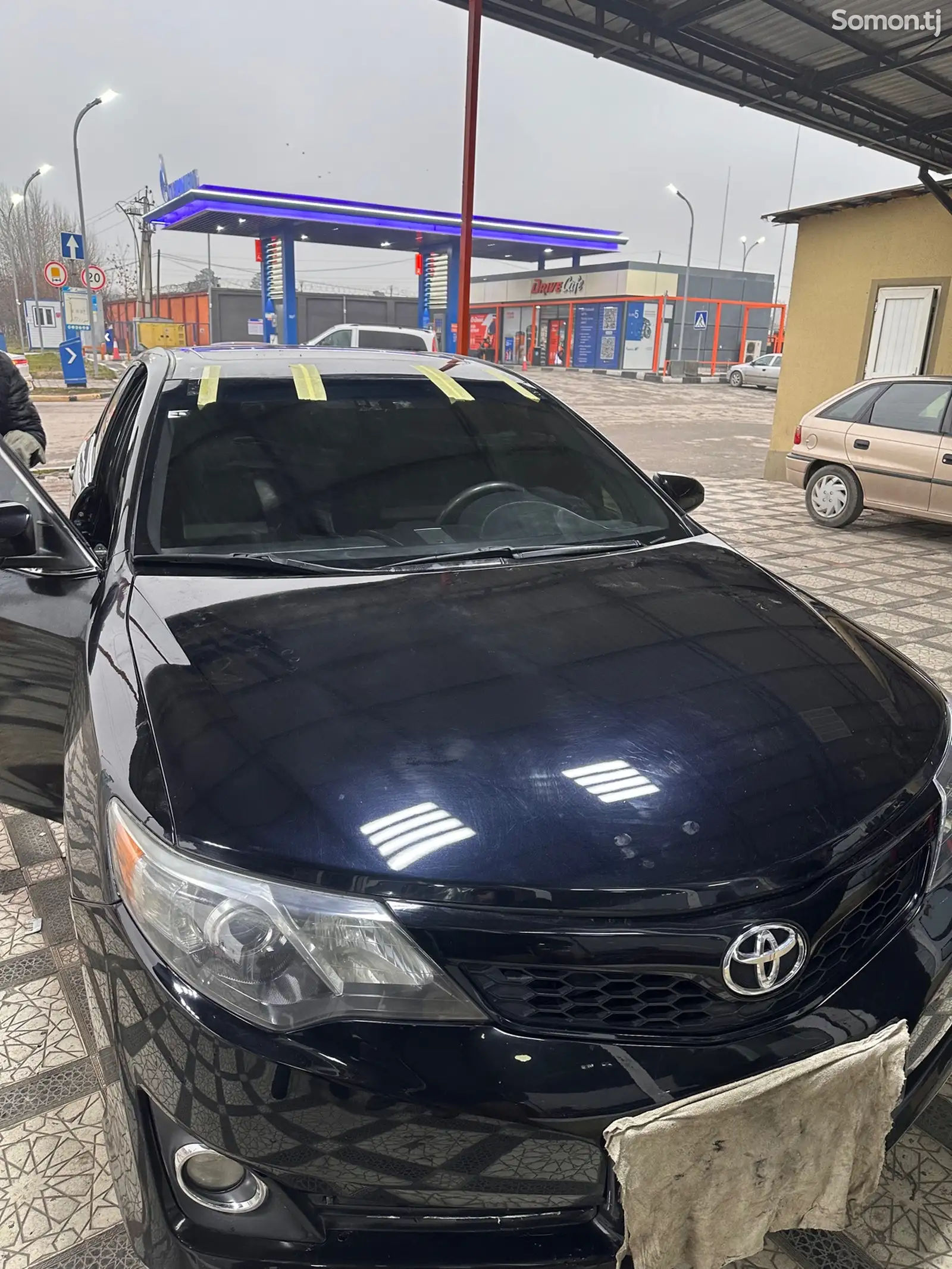 Лобовое стекло на Toyota Camry