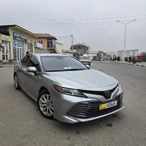 Toyota Camry, 2018