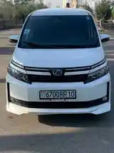 Toyota Voxy, 2014-2