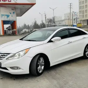 Hyundai Sonata, 2011