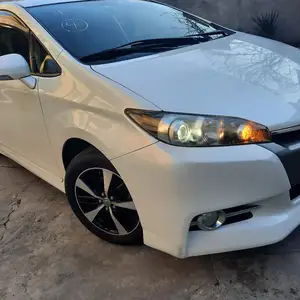 Toyota Wish, 2016